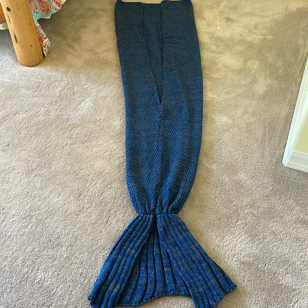 NWOT Blue mermaid blanket